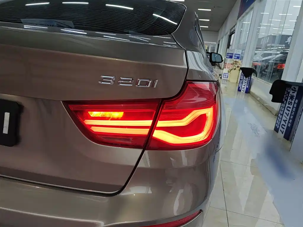 BMW 3 Series GT 2017 320i Fashion фото 8