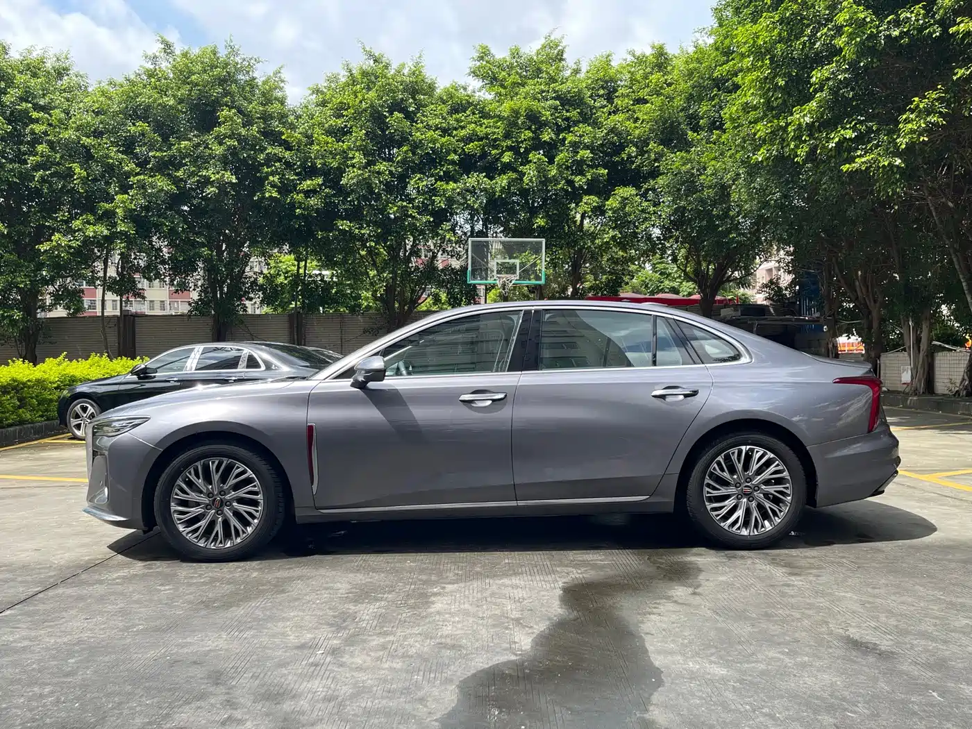 Фото 7 - Hongqi H5