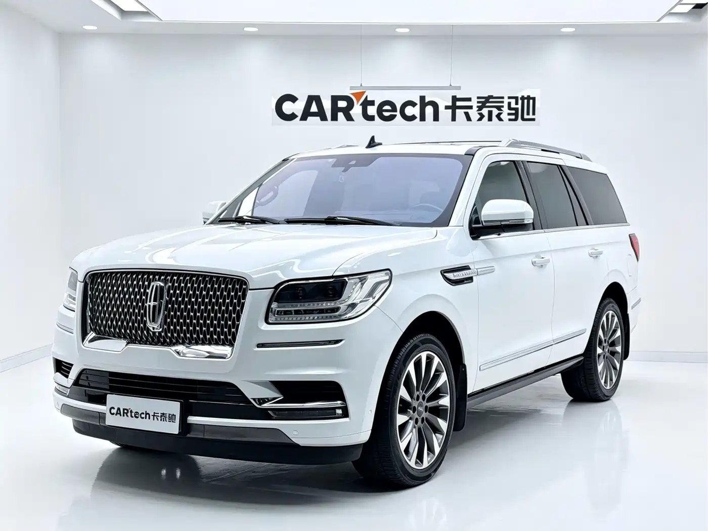 Фото 1 - Lincoln Navigator