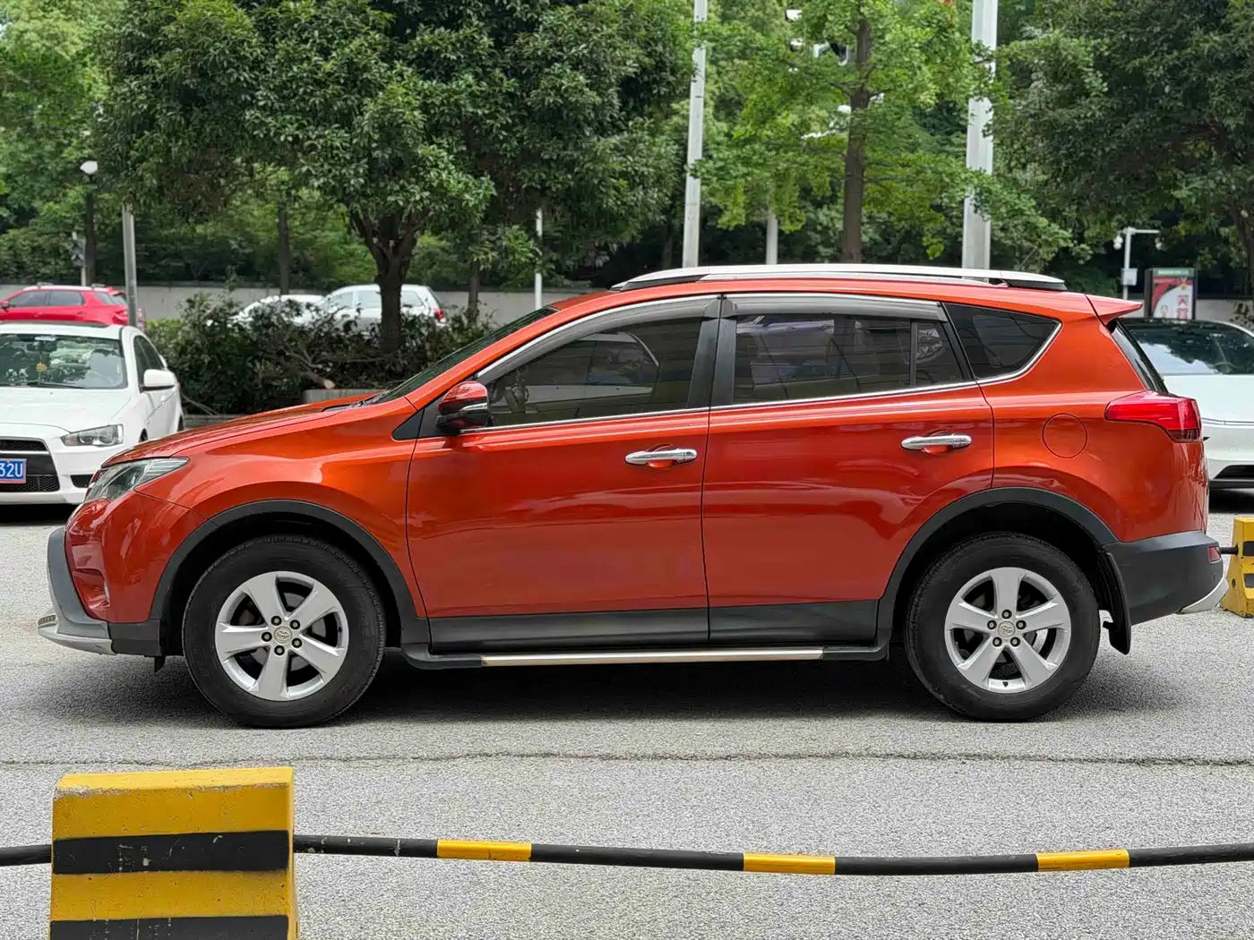 Toyota RAV4 Rongfang 2015 2.5L Automatic 4WD Elite Edition фото 4