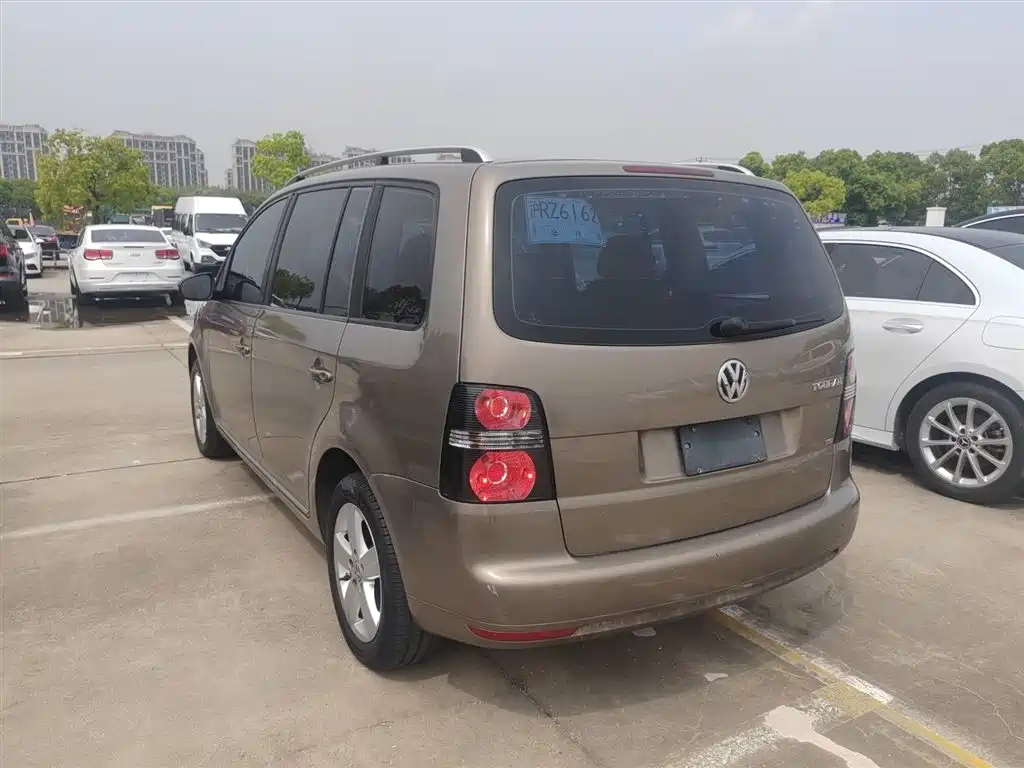 Volkswagen Touran 2015 1.4T DSG Comfort Edition 5-seater фото 23