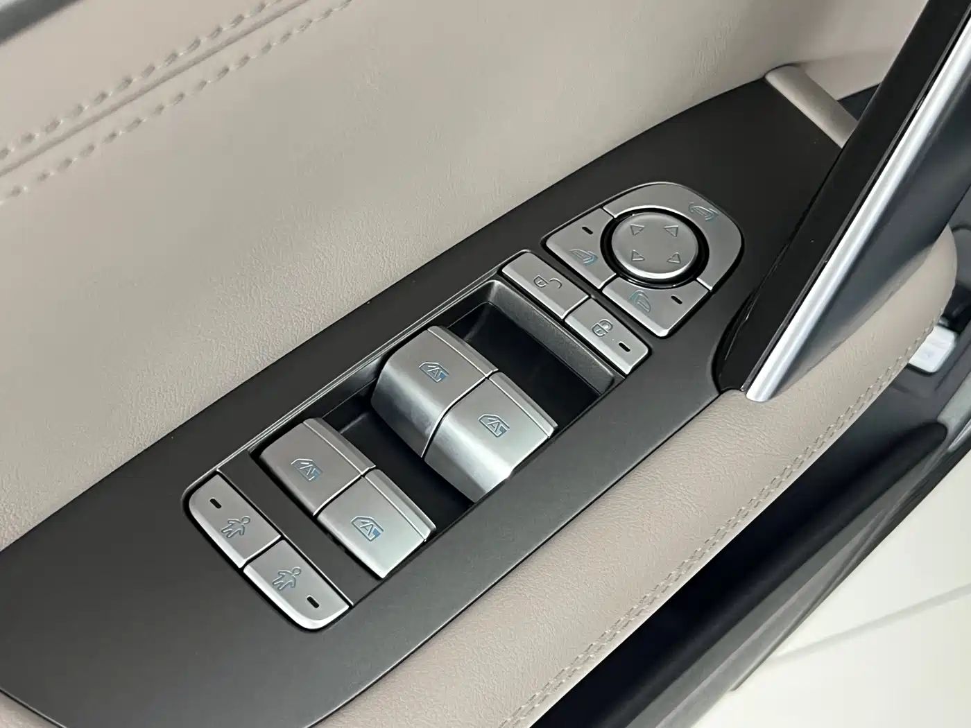 BYD Tang New Energy 2026 DM-i 115KM Premium фото 16