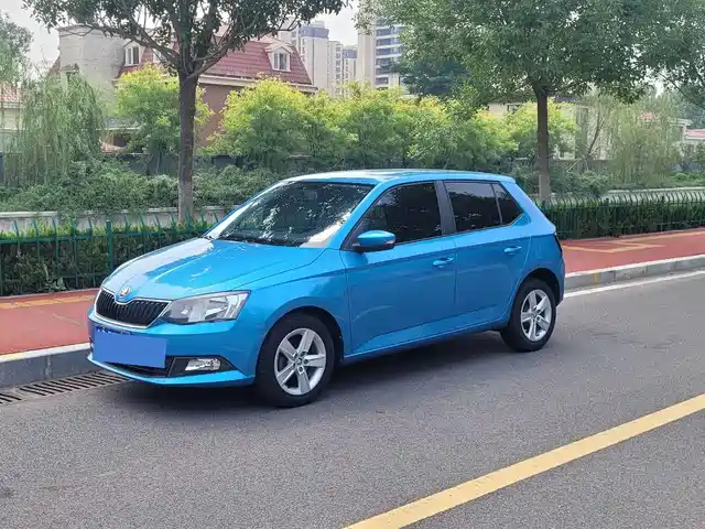 Škoda Fabia 2015 1.4L Automatic Advance Edition