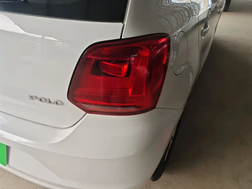 Volkswagen Polo 2016 1.4L Automatic Trend фото 8