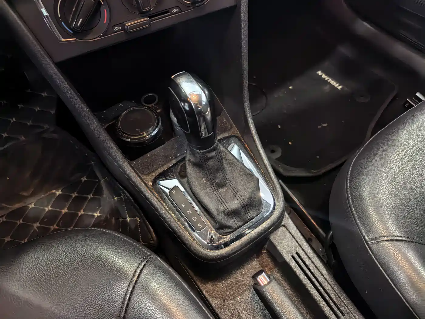 Volkswagen Santana 2015 1.6L Automatic Comfort Edition фото 11