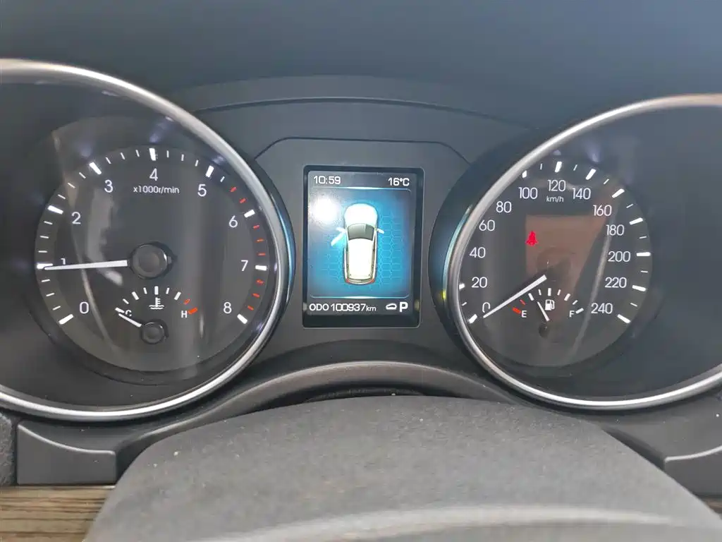 Haval H8 2015 2.0T 2WD Standard фото 12