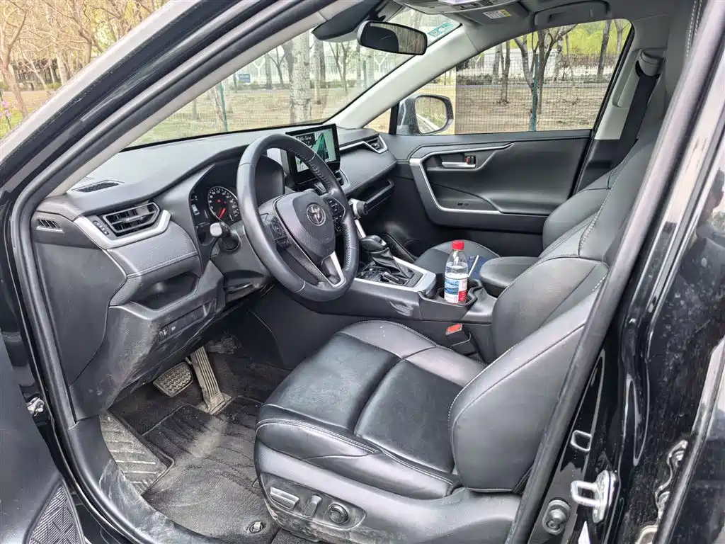 Toyota Wildlander 2023 2.0L CVT FWD Urban фото 19
