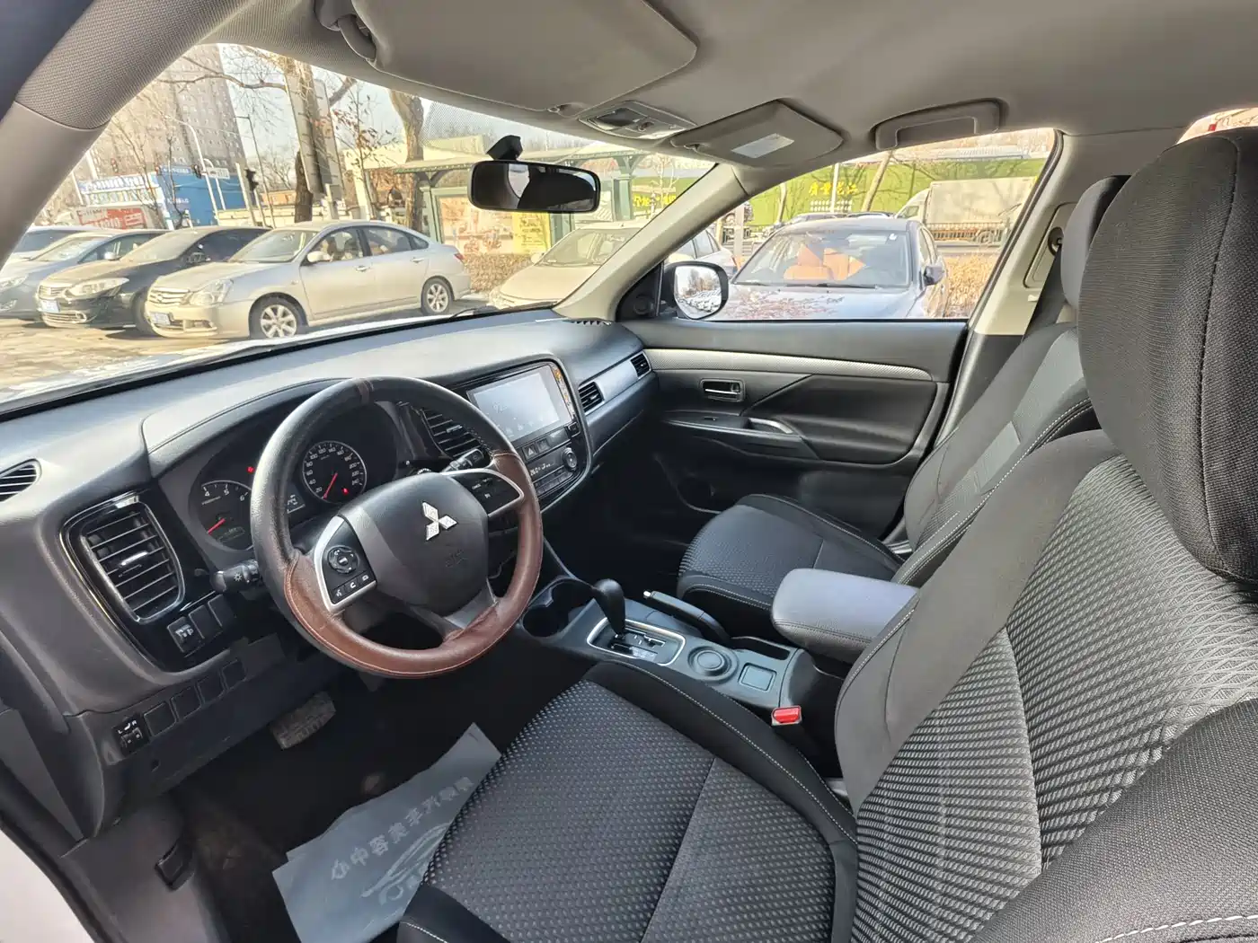 MITSUBISHI OUTLANDER