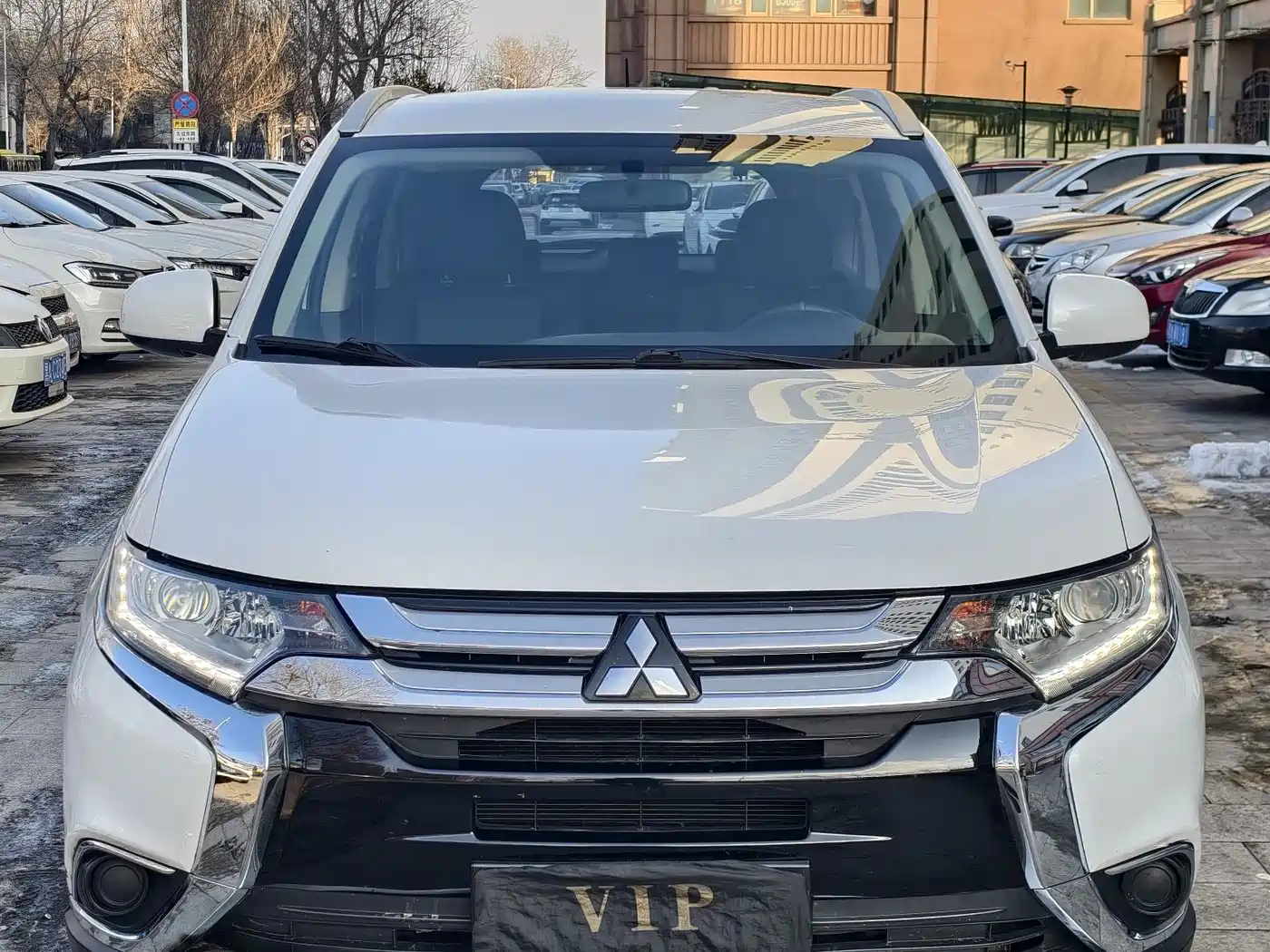 MITSUBISHI OUTLANDER