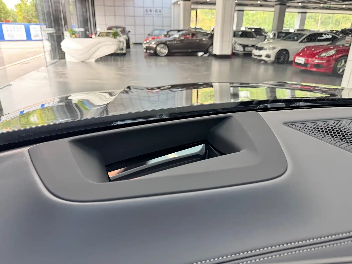 BMW X5 2026 xDrive 40Li M Sport Night Edition Package фото 12