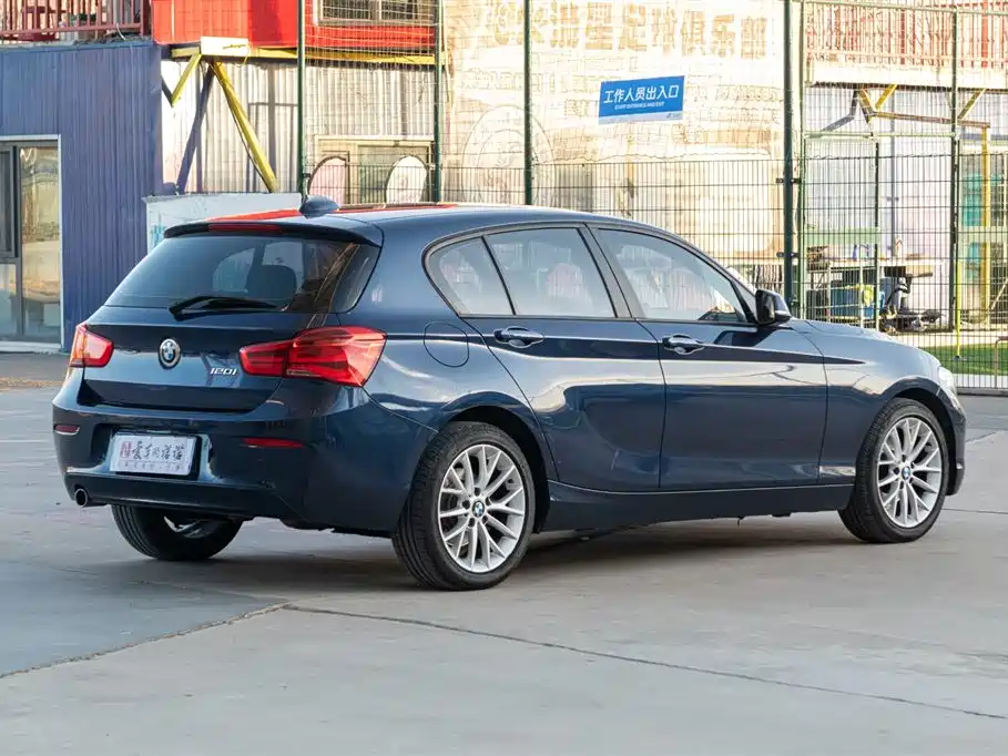 BMW 1 Series (Import) 2015 120i Leading фото 5