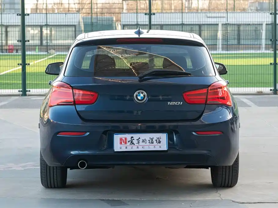 BMW 1 Series (Import) 2015 120i Leading фото 4