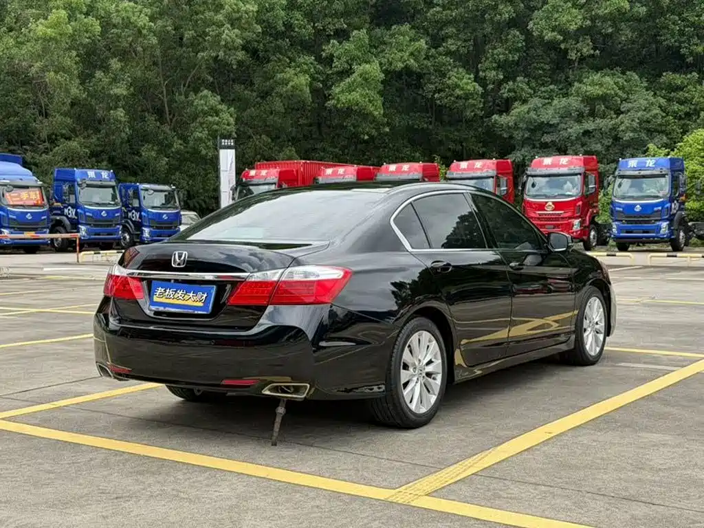 Photo 6 - Honda Accord