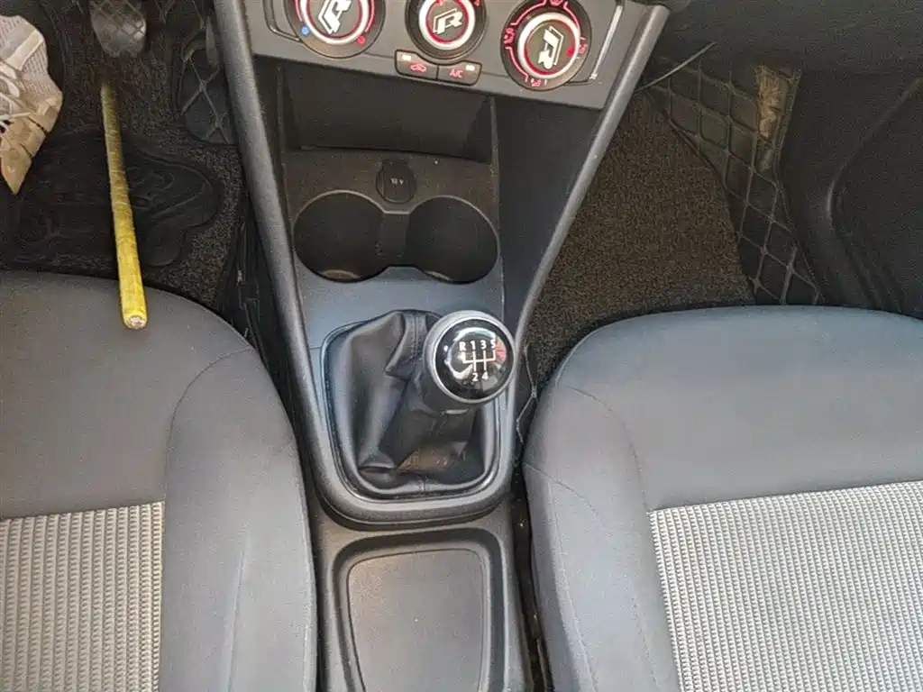Volkswagen Polo 2018 1.5L Manual Safe Drive фото 14