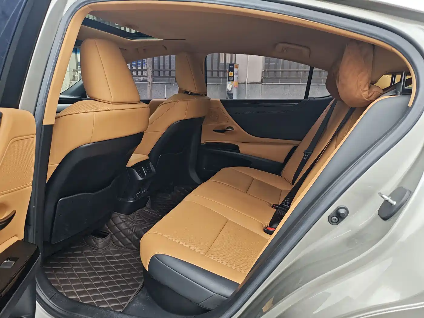 Lexus ES 2022 300h Excellence Edition фото 11