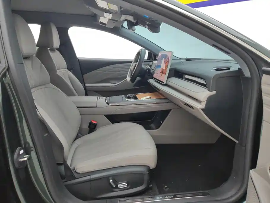 Geely Galaxy Galaxy Xingyao 8 2025 2025 130km EM-i Premium Edition