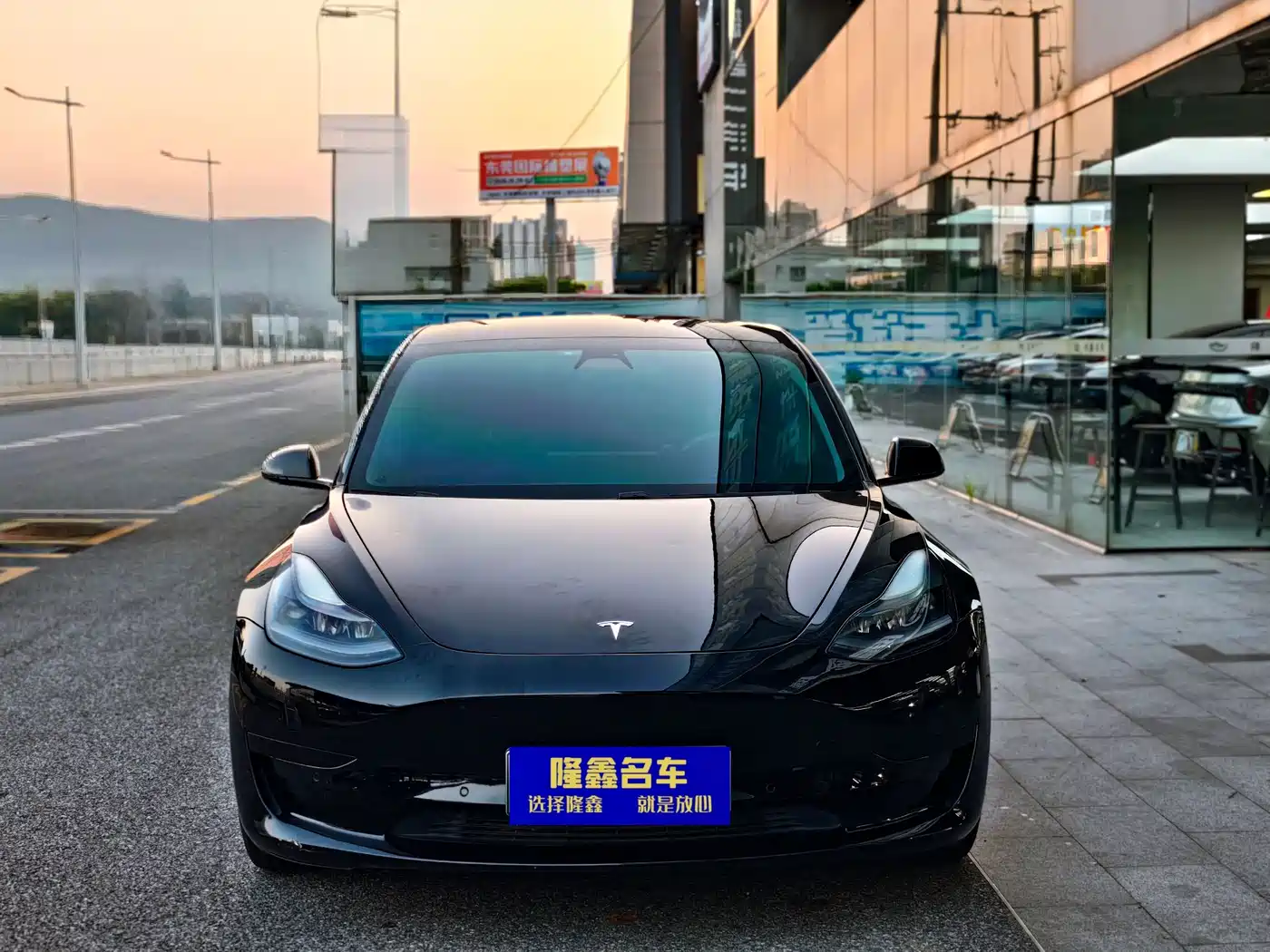 Фото 2 - Tesla Model 3