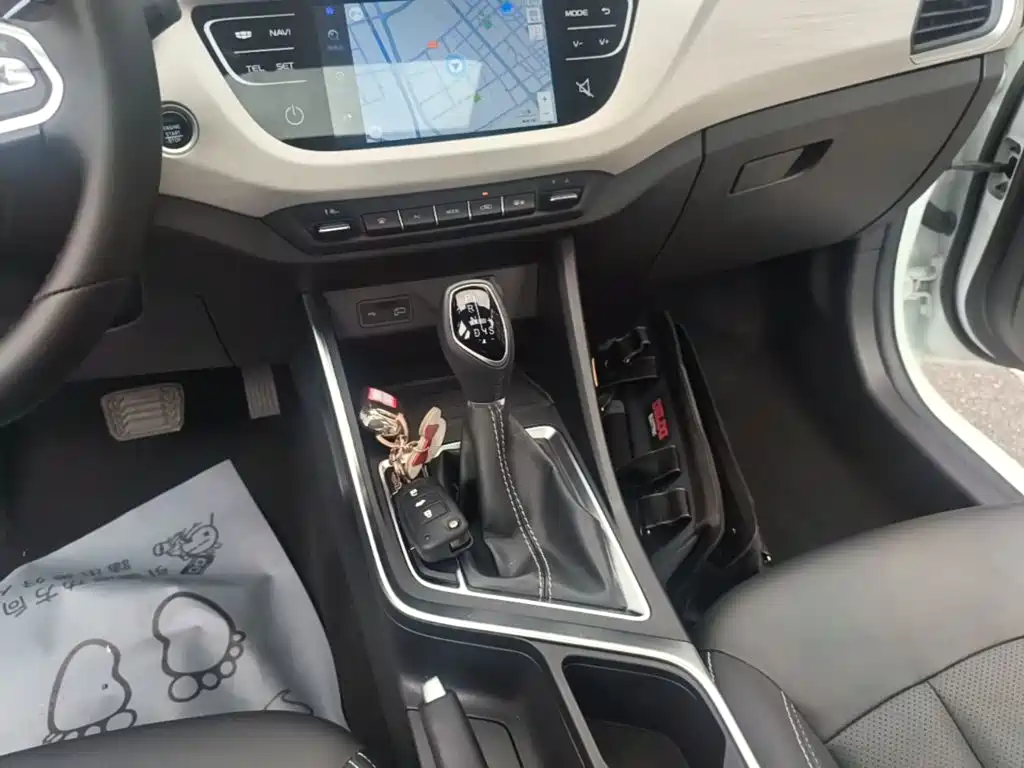 Фото 14 - Geely Vision X3