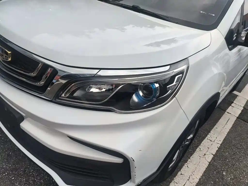 Фото 24 - Geely Vision X3