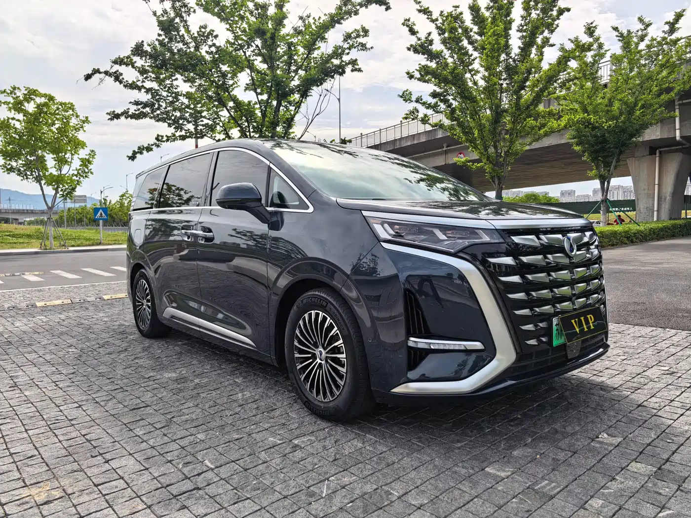 Denza D9 2022 DM-i 970 AWD Flagship фото 3