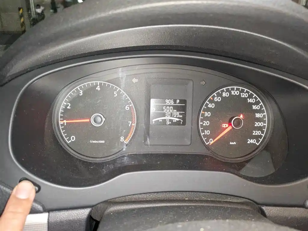 Volkswagen Sagitar 2014 Facelift 1.6L Automatic Leading Version фото 5
