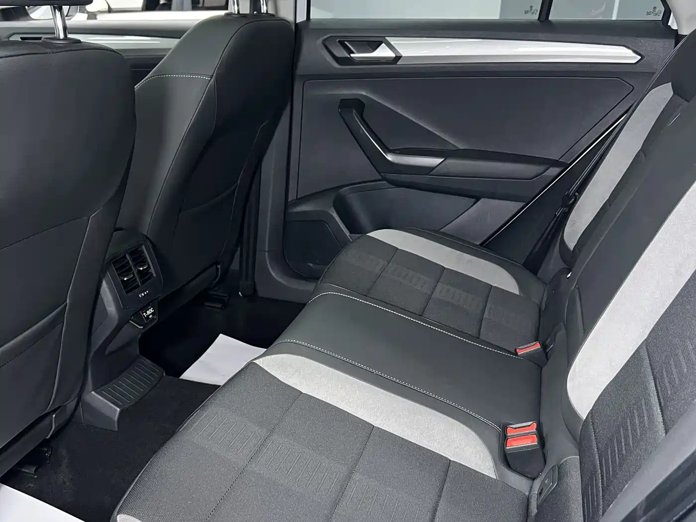 VOLKSWAGEN T ROC EXPLORING SONGS