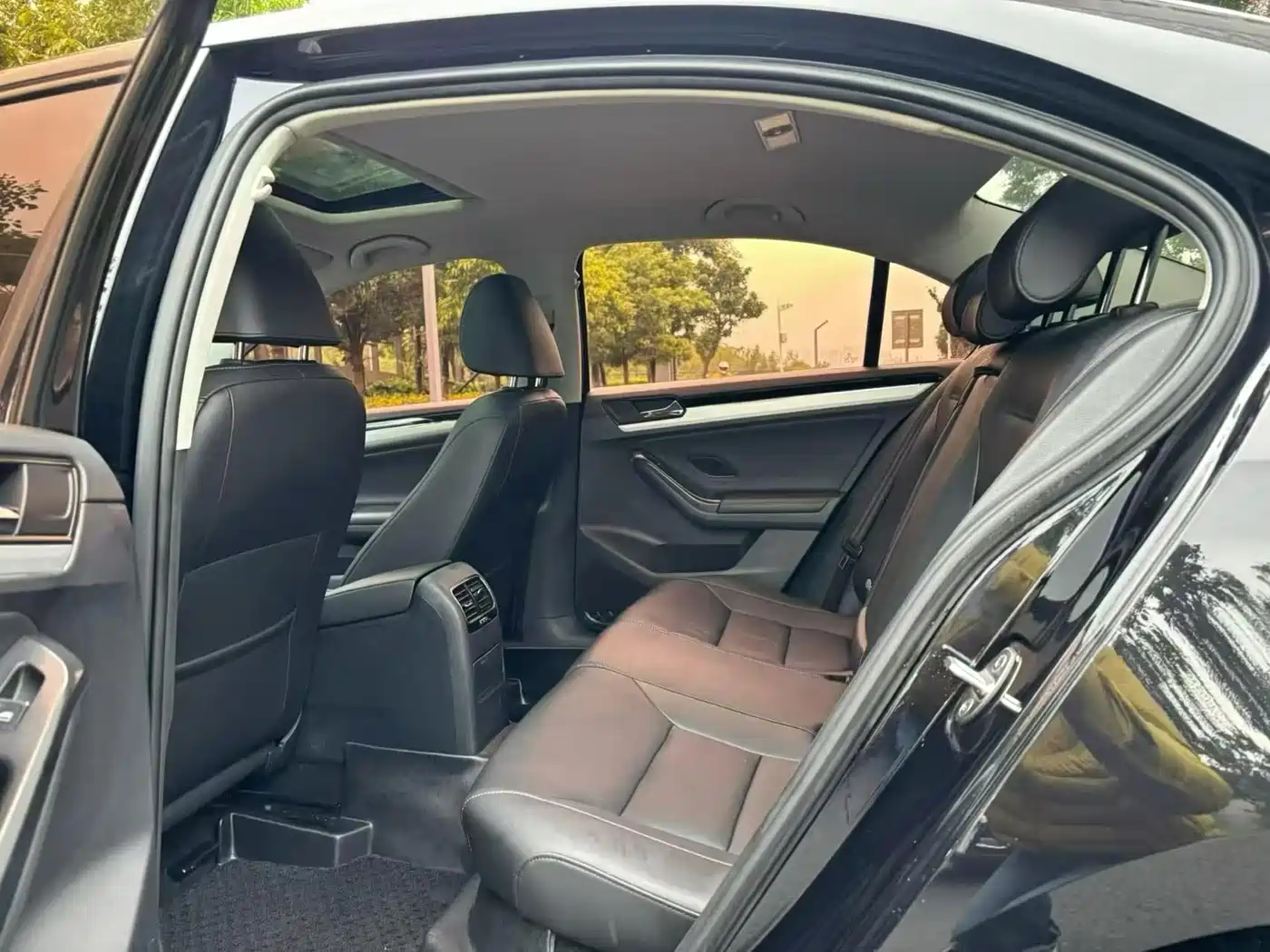 Volkswagen Sagitar 2018 1.6L Automatic Comfort фото 6