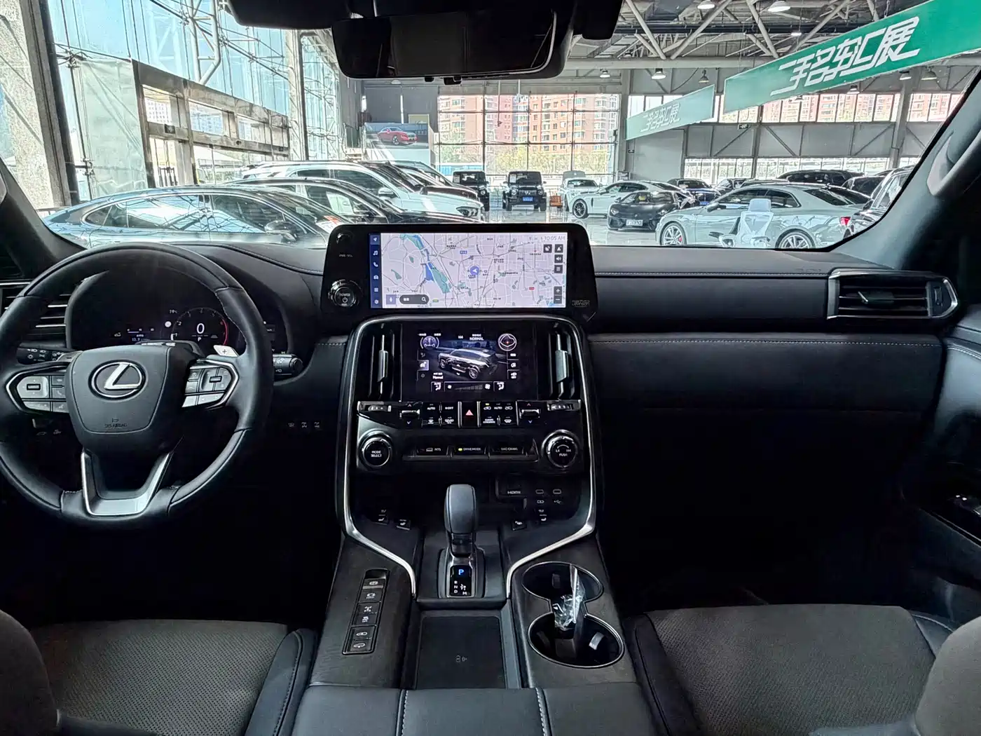 Lexus LX 2025 700h OVERTRAIL Frontier Edition фото 18