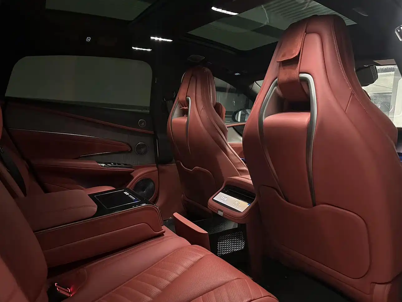 Yangwang U7 2025 EV 5-Seater Luxury фото 18