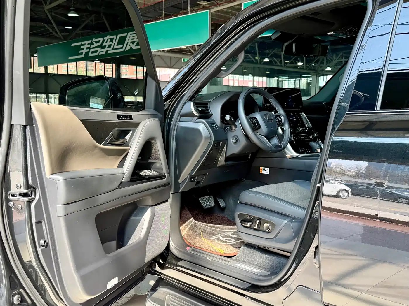 Lexus LX 2025 700h OVERTRAIL Frontier Edition фото 13