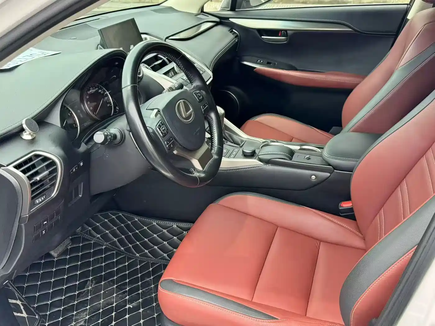 Lexus NX 2015 200t AWD F Sport фото 5