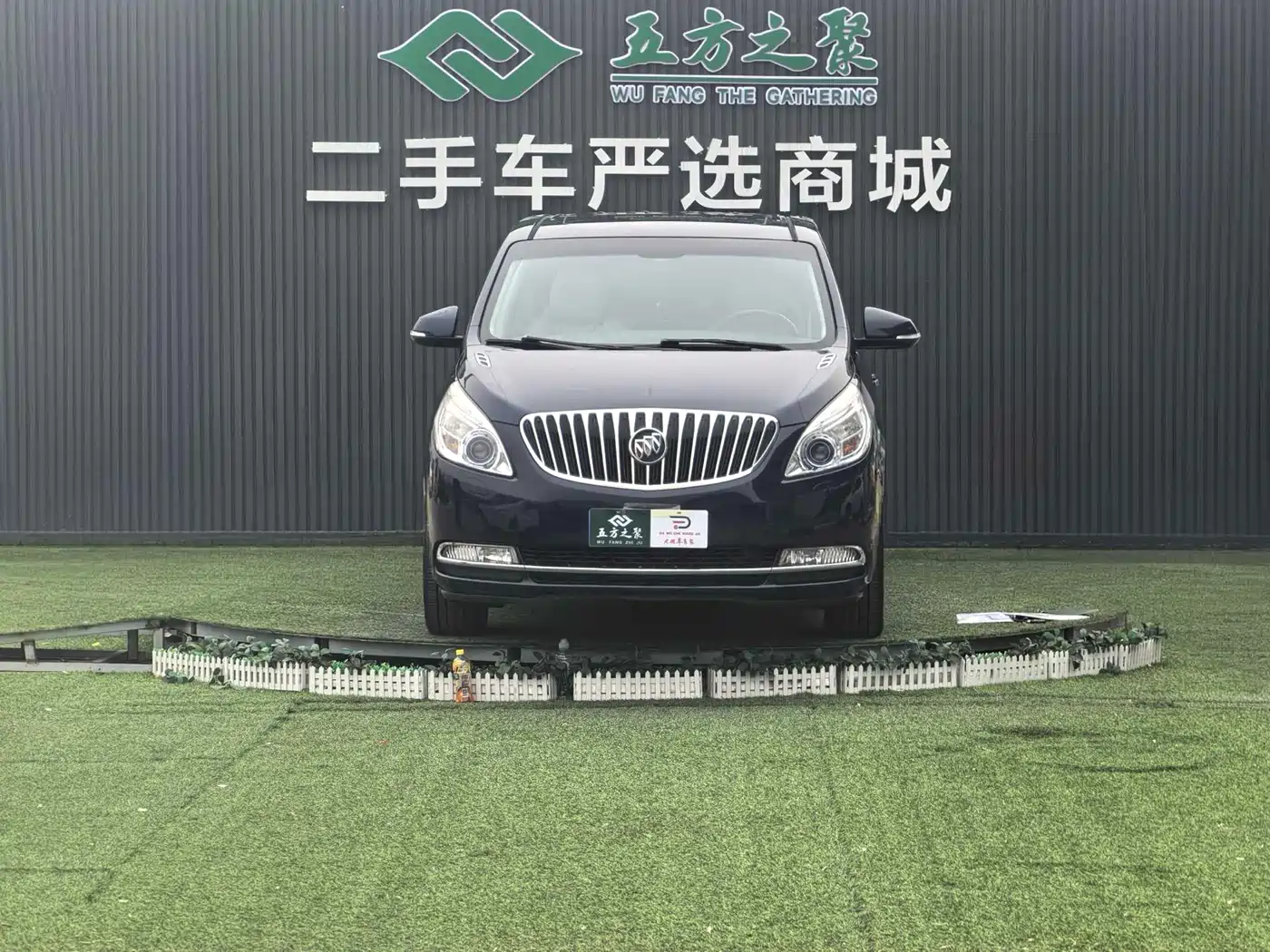 Buick GL8 2011 3.0L XT Luxury Business Flagship фото 2