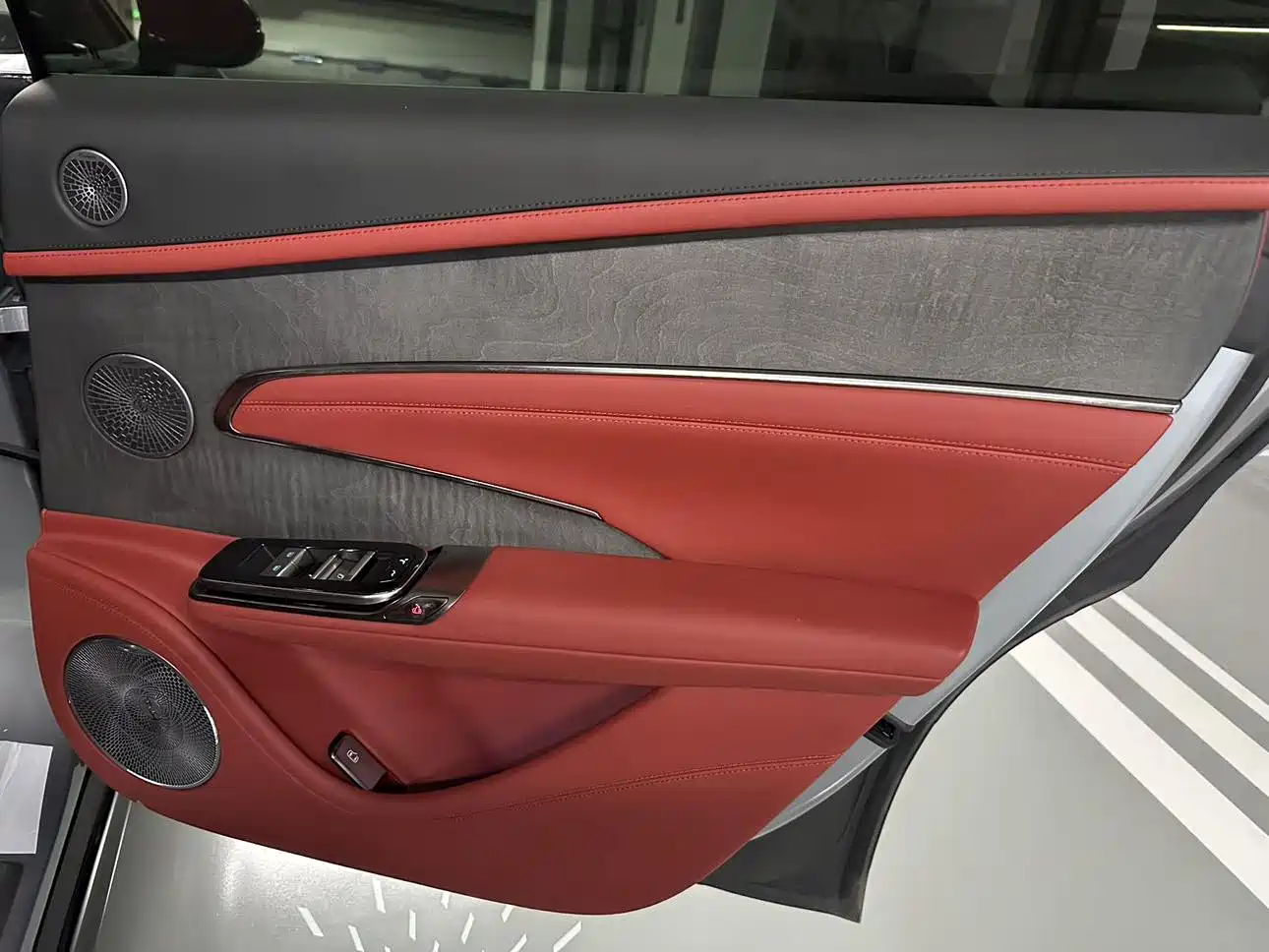 Yangwang U7 2025 EV 5-Seater Luxury фото 9