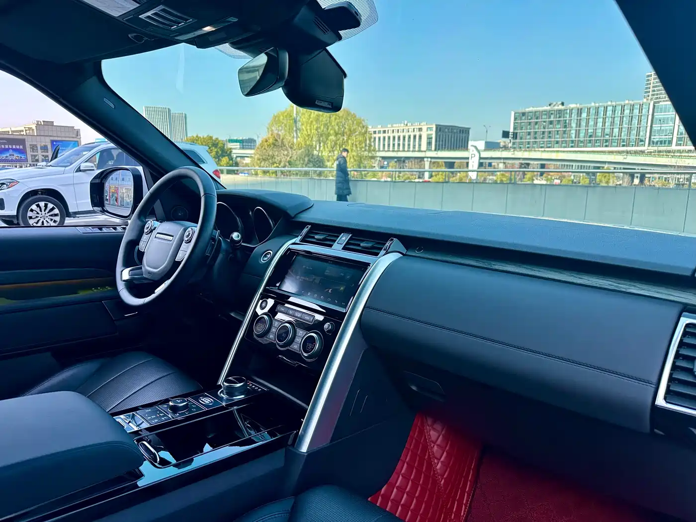 Land Rover Discovery 2018 3.0 SC V6 HSE фото 11