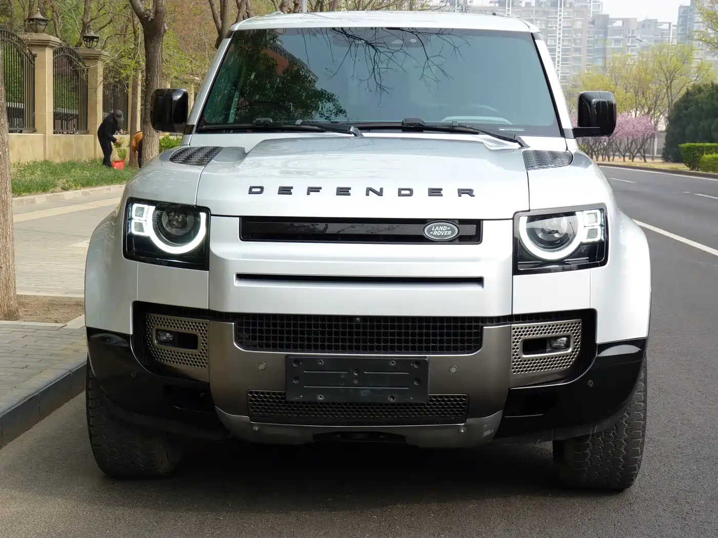 LAND ROVER DEFENDER