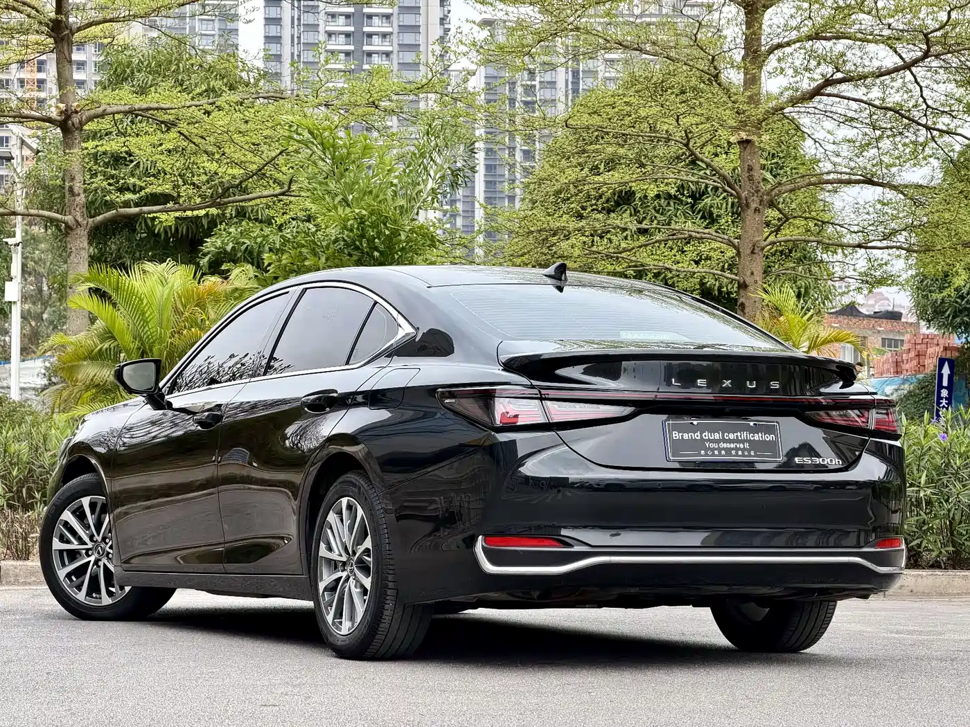 Lexus ES 2025 300h Ultimate Edition фото 4