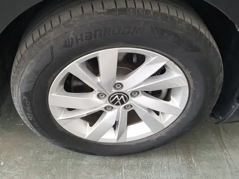 Фото 23 - Volkswagen Passat