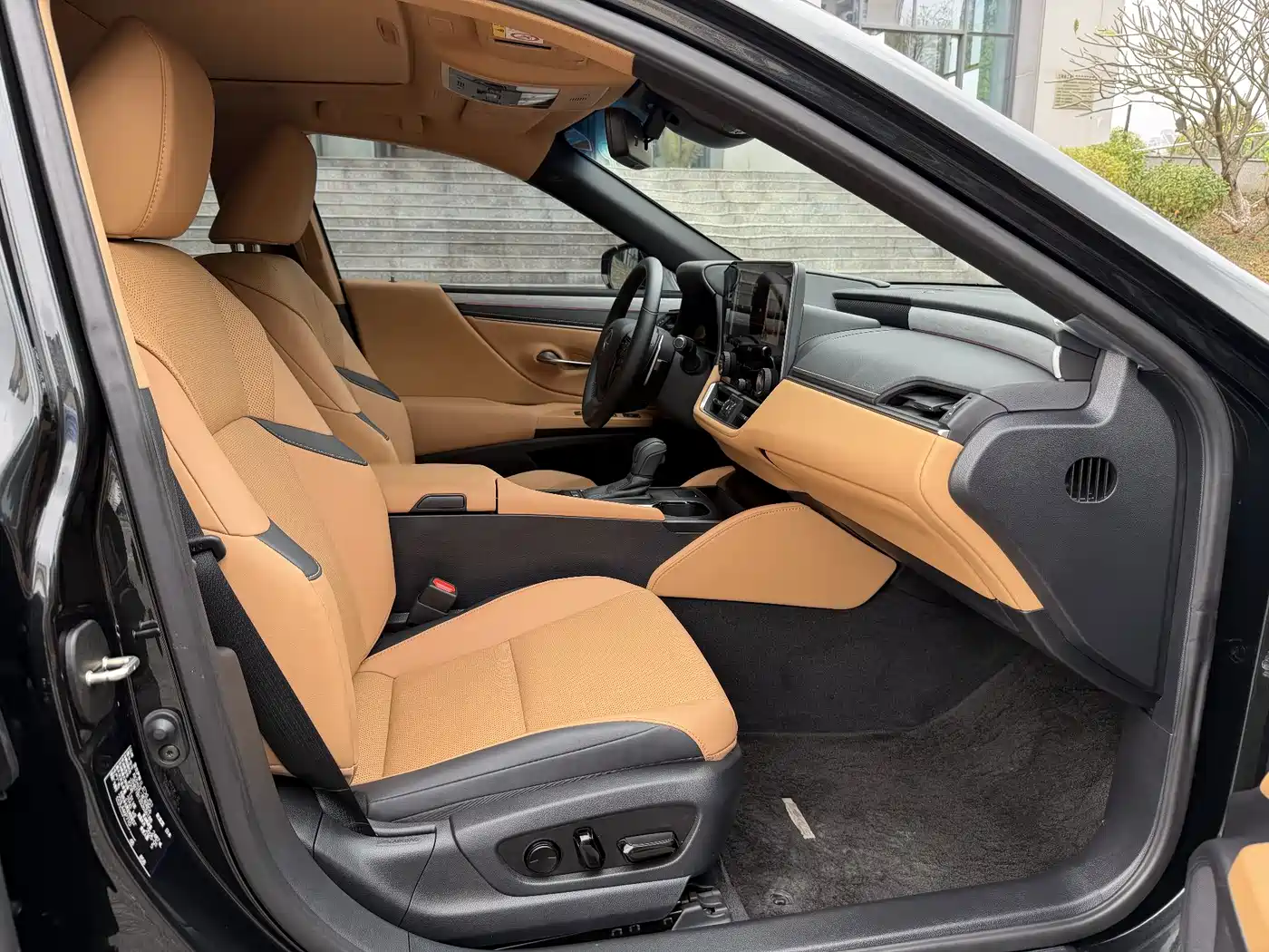 Lexus ES 2025 300h Ultimate Edition фото 8