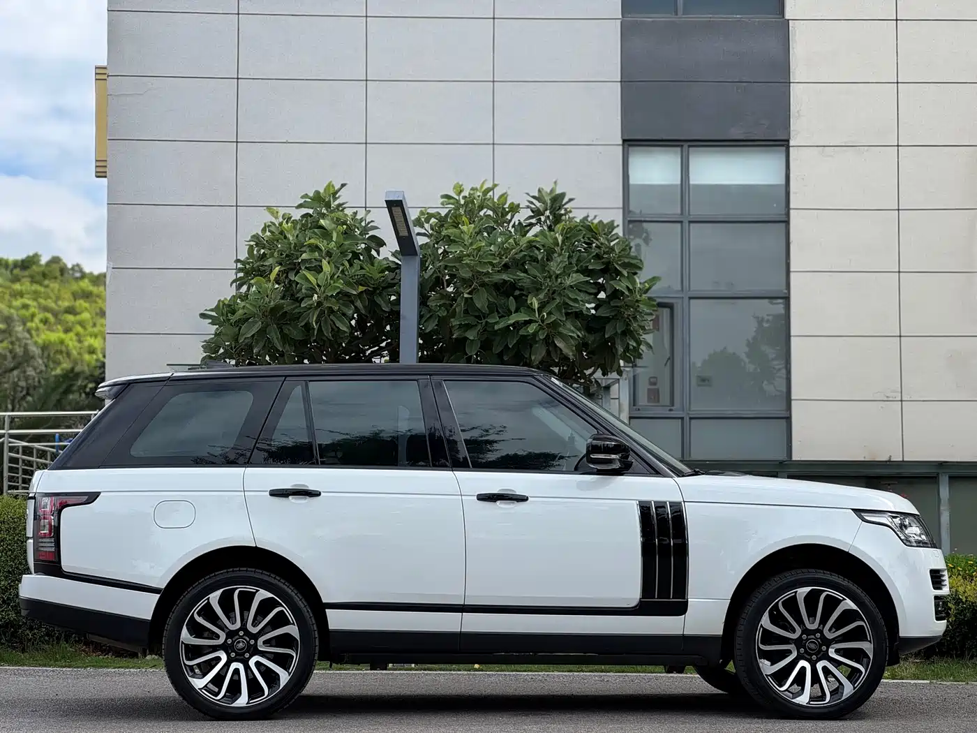 Land Rover Range Rover 2015 3.0 TDV6 Vogue фото 4