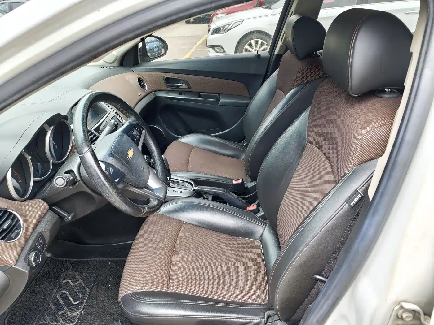 Chevrolet Cruze 2013 Hatchback 1.6L Automatic Luxury фото 8