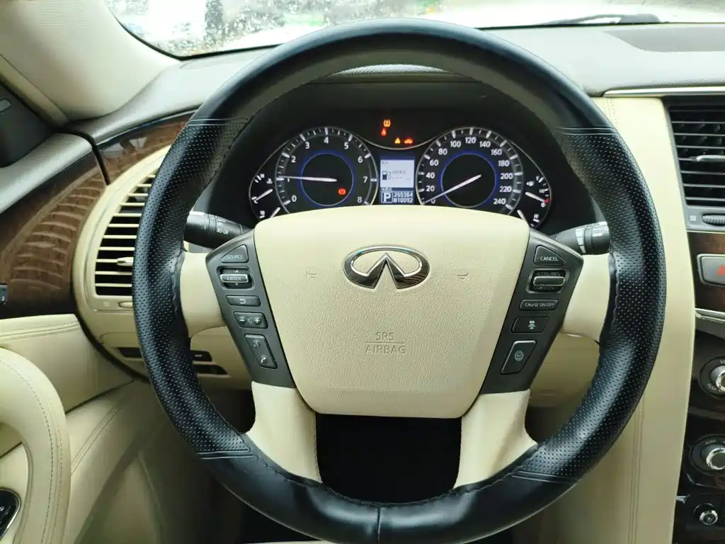 Фото 11 - Infiniti QX80