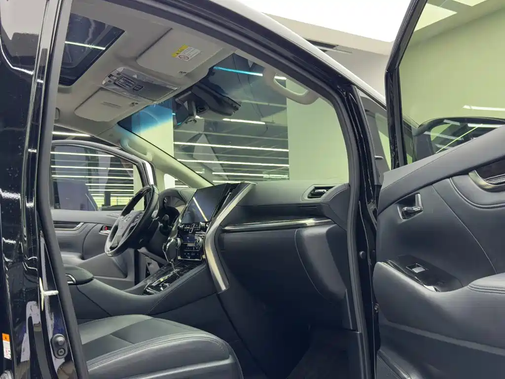 Toyota Vellfire 2023 2023 Crown Hybrid 2.5L HV Luxury