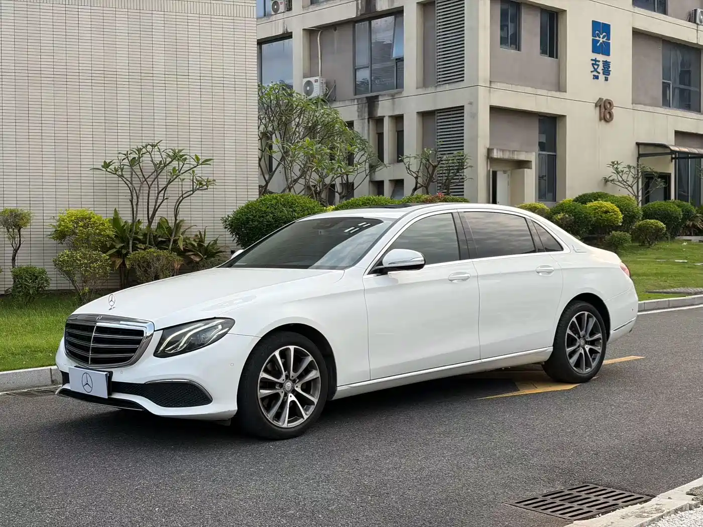 Mercedes-Benz E-Class 2017 E 200 L 4MATIC