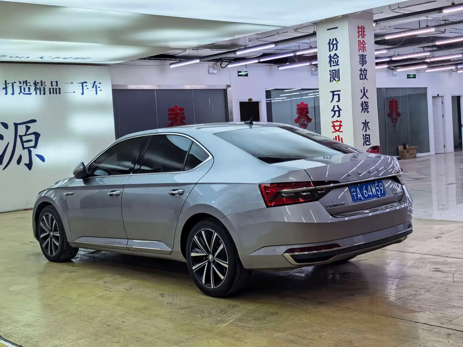 Фото 6 - Škoda Superb