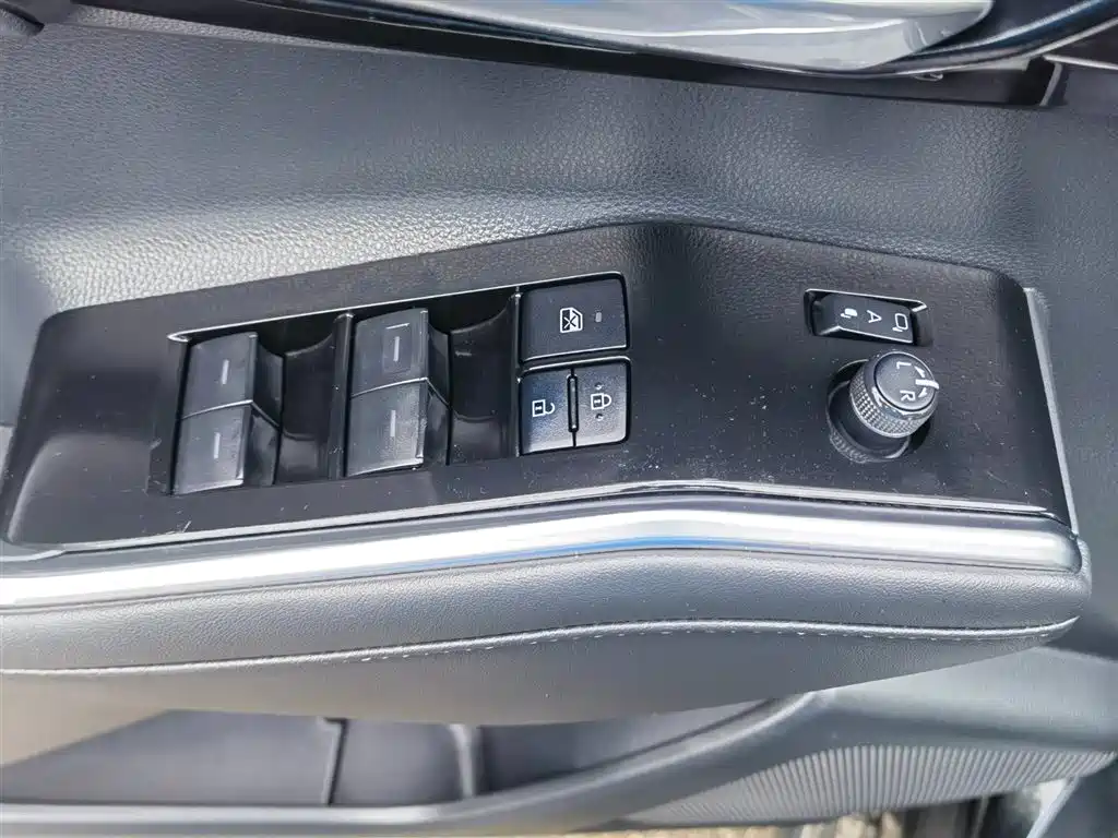 Toyota Crown Kluger 2023 2.5L HEV AWD Premium Edition фото 26