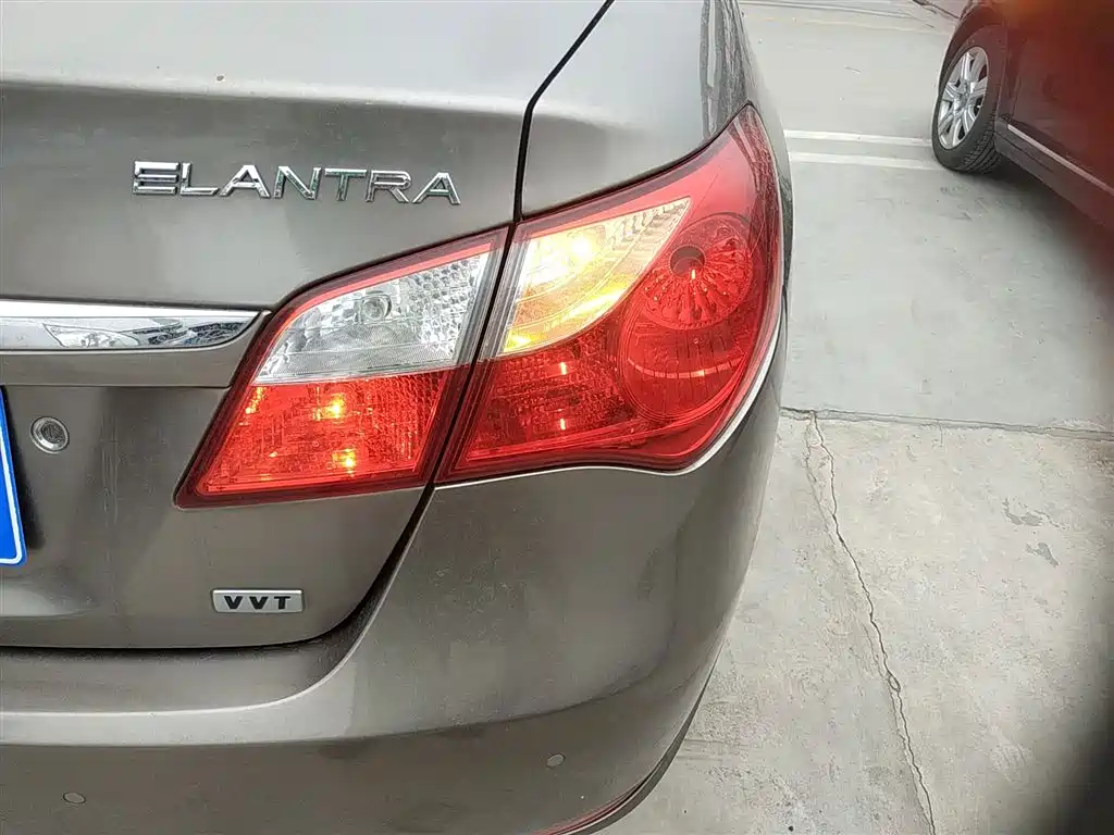 Hyundai Elantra 2015 1.6L Automatic Comfort фото 8