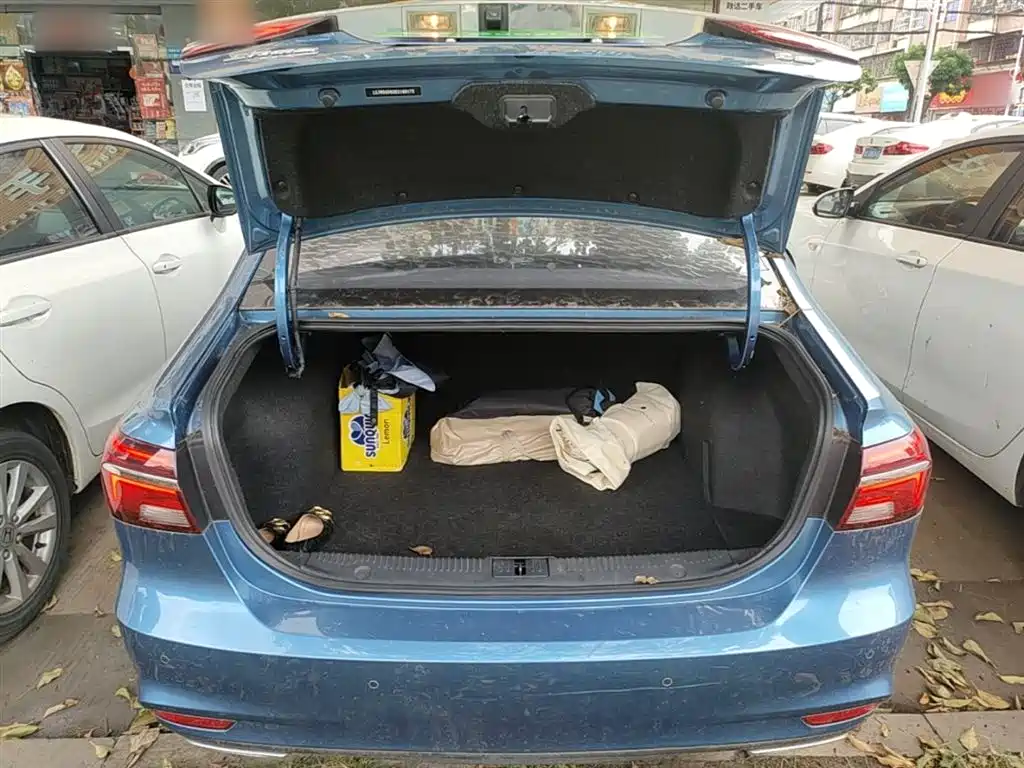 Roewe i6 2020 2020 PLUS 1.6L CVT 4G Connected Glory Flagship Edition