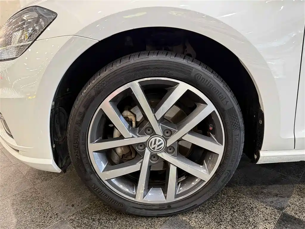 Volkswagen Golf 2018 230TSI Automatic Luxury фото 14