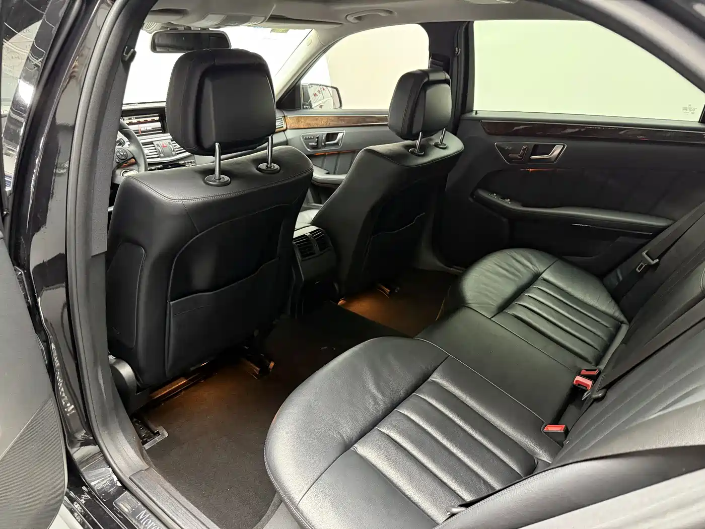 Mercedes-Benz E-Class 2012 E 300 L Elegance Model фото 21