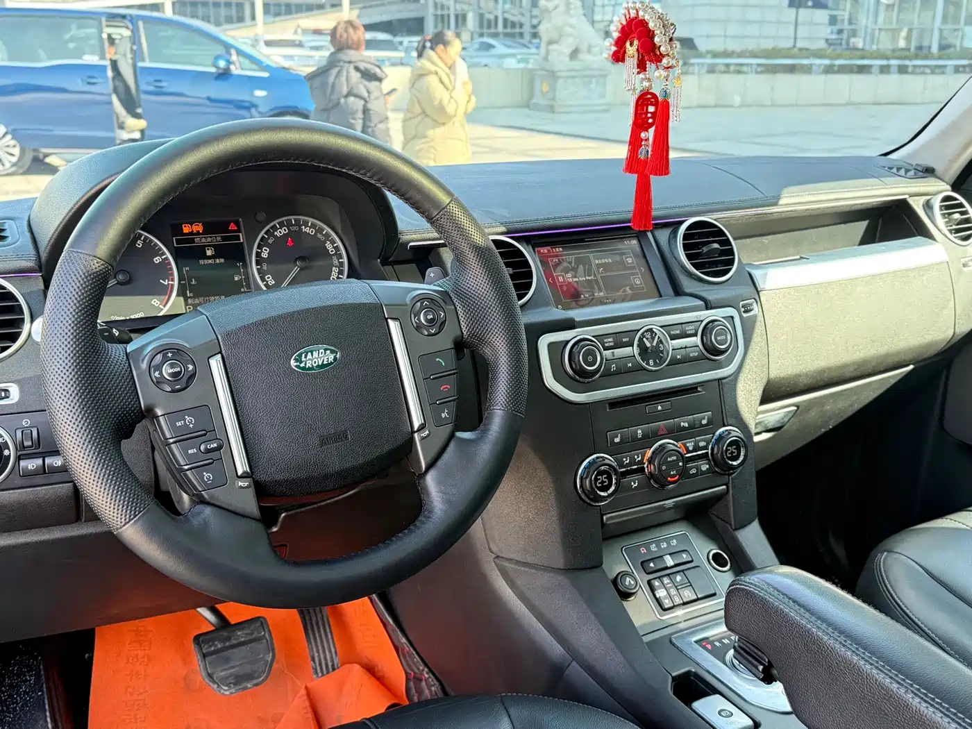 Land Rover Discovery 2015 3.0 SC V6 SE фото 9